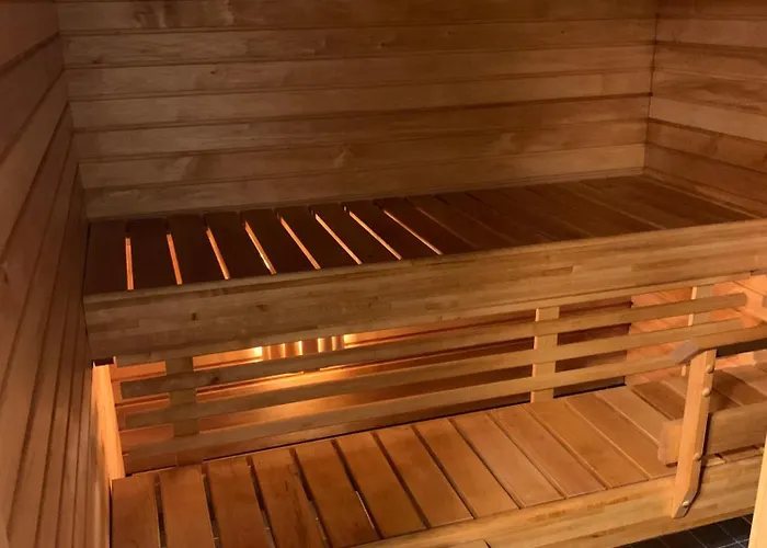 Rauhaisa Rivitalo Kolmio Saunalla *